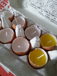fertige Kerzen aus echten Eiern